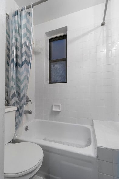 Building Photo - 155 E 92nd St