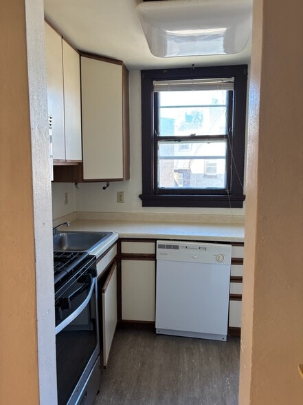 Building Photo - 612 Howard Plz