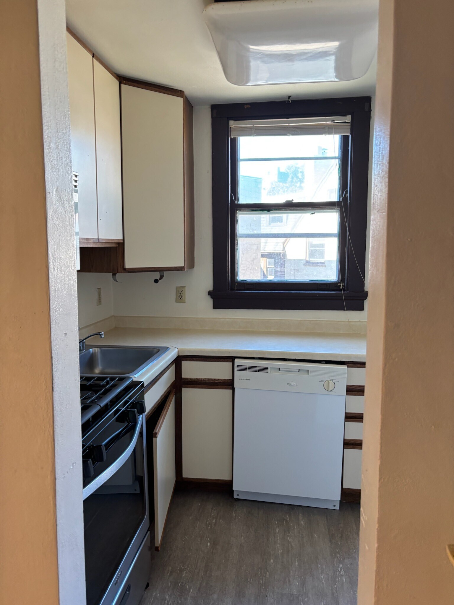 Building Photo - 612 Howard Plz