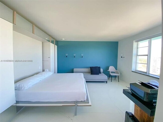 Building Photo - 5255 Collins Ave