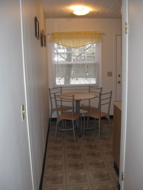 Eat-in Kitchen - 326D Cortland St