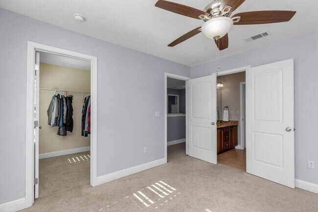 Building Photo - Driftwood Estates 3+ Bedroom Jewel!