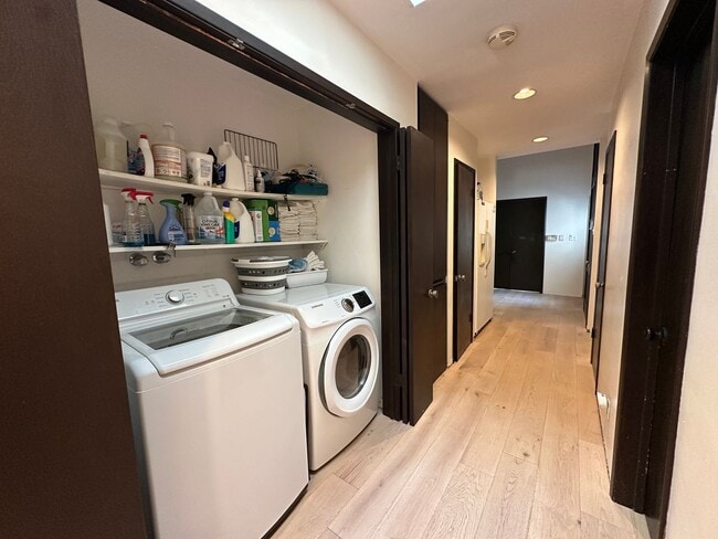 Building Photo - SPACIOUS MANSION WITH 2 PRIVATE ROOMS *FOR...