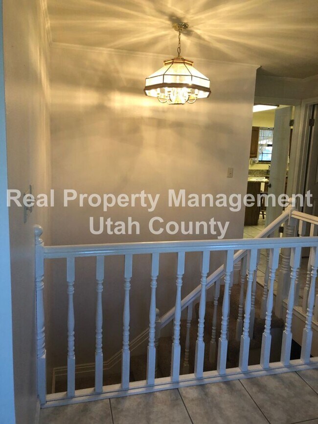 Building Photo - Spacious Lehi Home