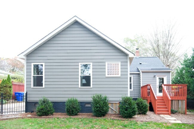 Building Photo - Charming 3 Bedroom, 2 Bath Home in Prime Greenville Location!