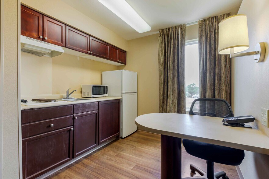 Building Photo - Furnished Studio-Dallas - Las Colinas - Green Park Dr.