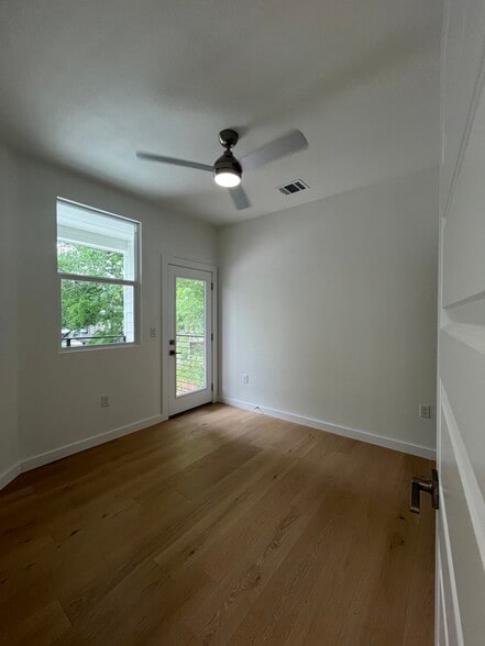 Guest Bedroom (2nd bedroom)-Upstairs - 500 Capitol Dr