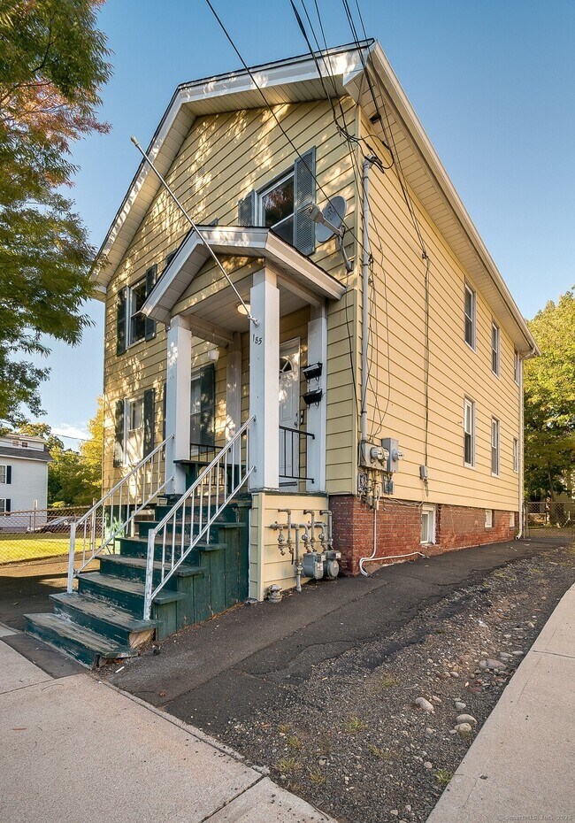 Primary Photo - 185 Willow St