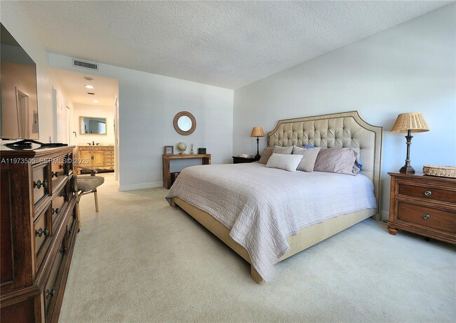 Building Photo - 3505 S Ocean Dr