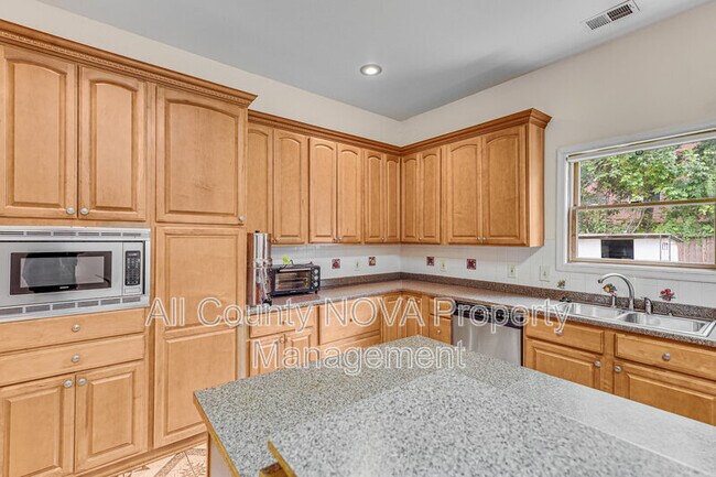 Building Photo - 7412 Marc Dr