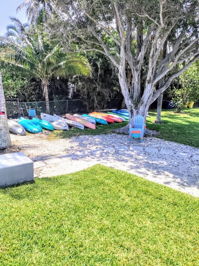 Building Photo - 1516 S Lakeside Dr