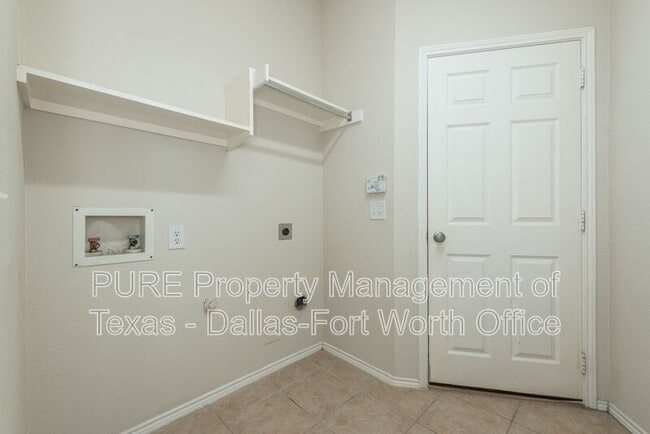 Building Photo - 8232 Livingston Ln