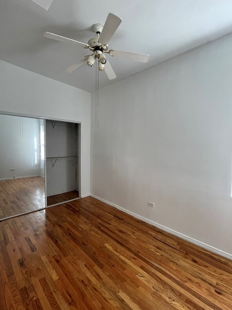 Building Photo - 2321 W Belmont Ave