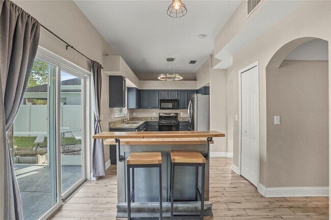Building Photo - 25725 Aldus Dr