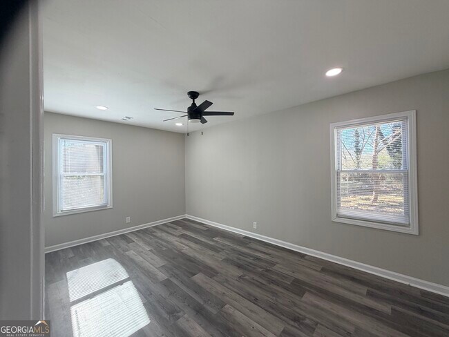 Building Photo - 1433 Midview Dr