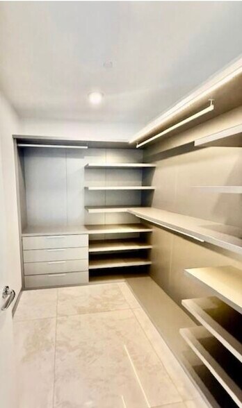 Building Photo - 16901 Collins Ave