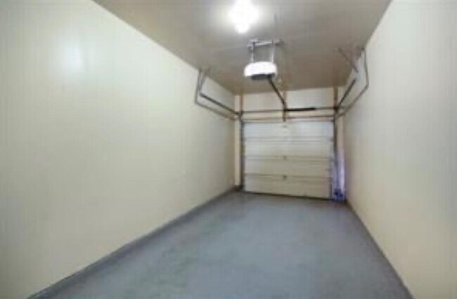 Building Photo - 3101 Davis Ln