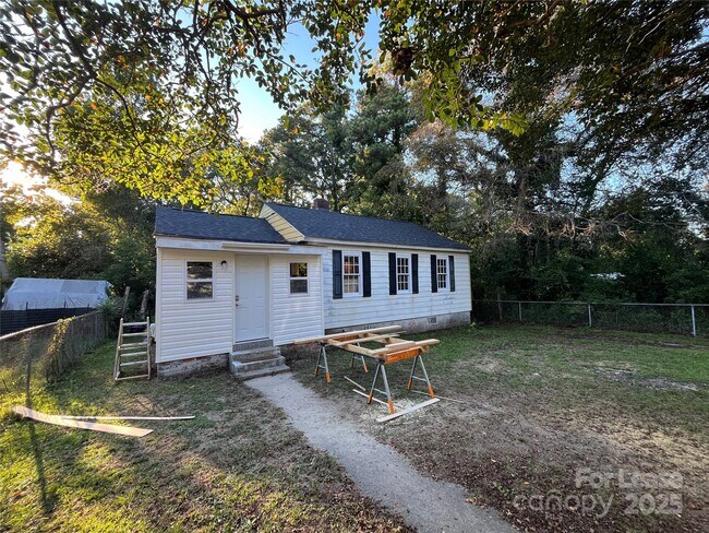 Building Photo - 4723 Linden St