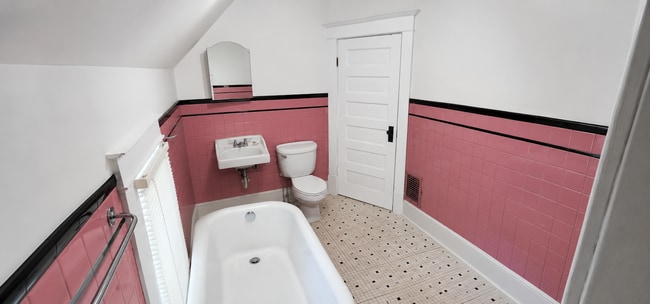 Building Photo - 1710 Hubbard Ave