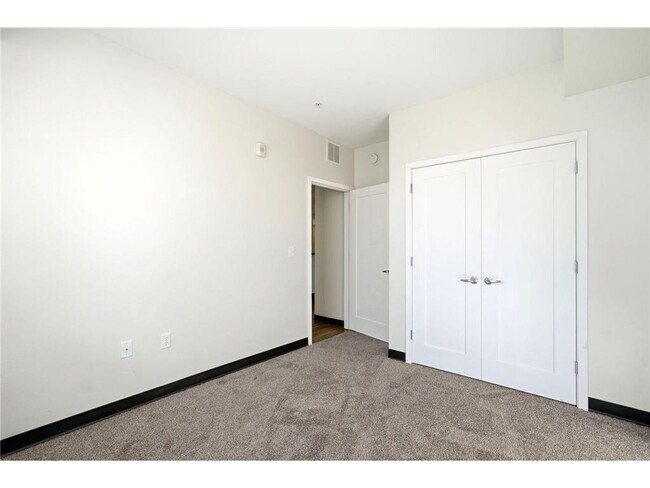 Building Photo - 2318 Jefferson St NE