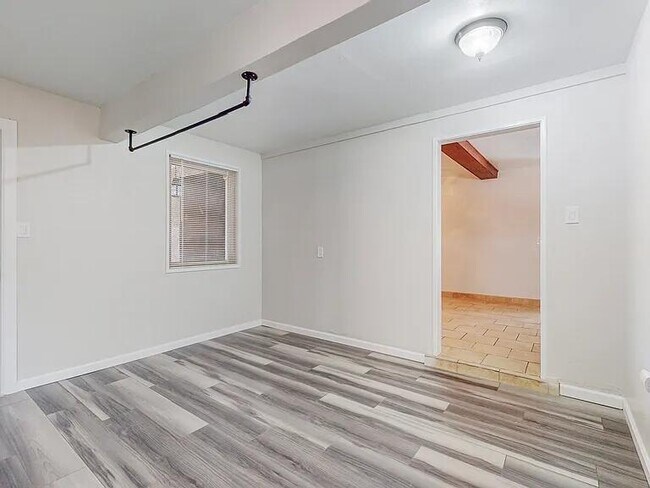 Building Photo - 1701 Hoffman Dr NE