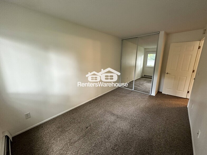 Building Photo - 1601 N Innsbruck Dr