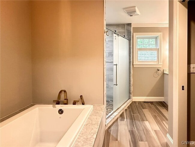 Building Photo - 97 1/2 Sanger Avenue Unit
