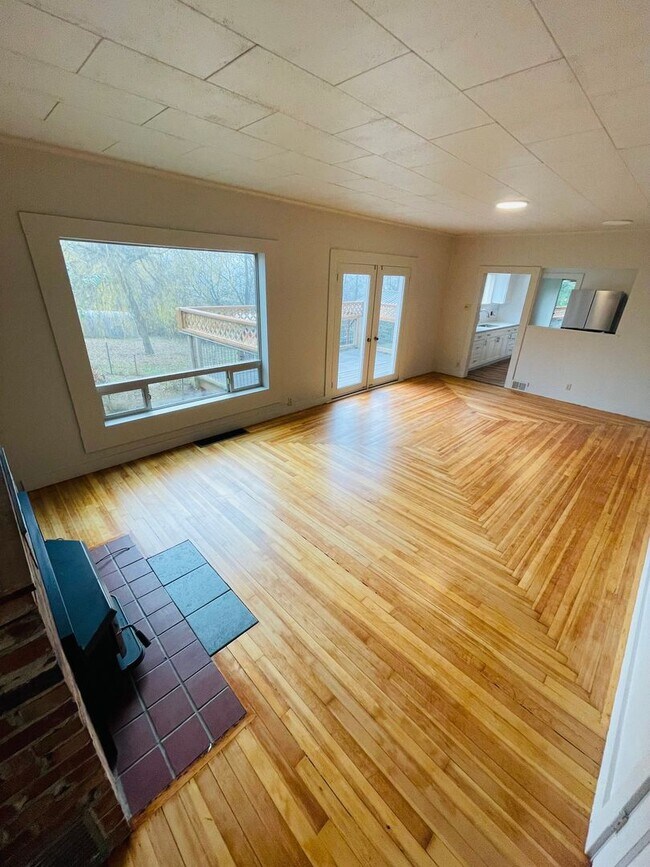 Building Photo - 1100 32nd St