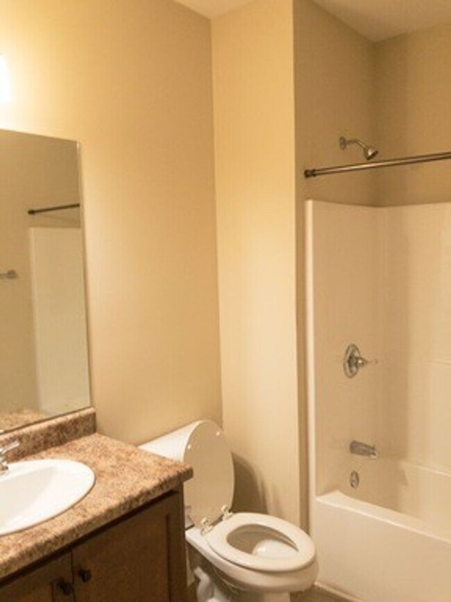 Building Photo - Town Home For Rent In Tuscaloosa, AL! COMING SOON!