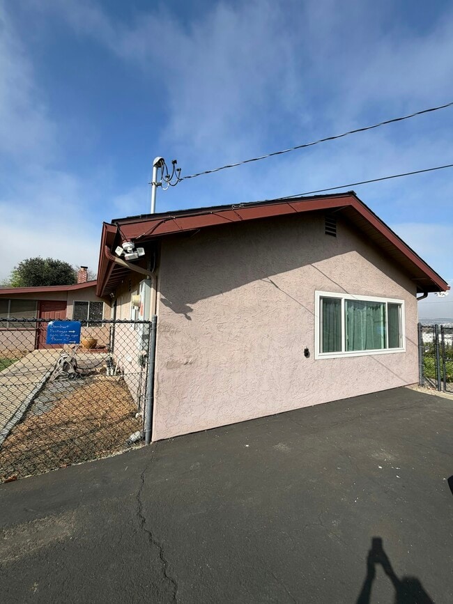 Building Photo - 266 S Carmel Rd