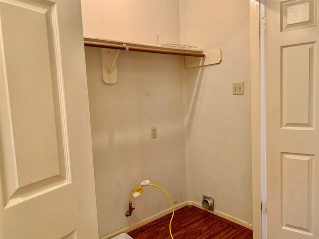 Building Photo - 14322 Village Birch St