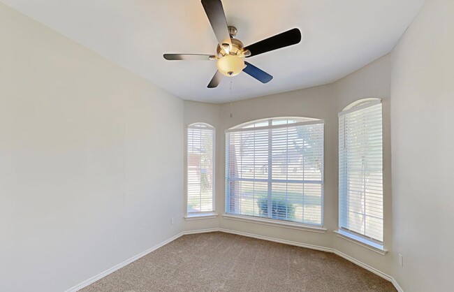 Building Photo - AVAILABLE NOW