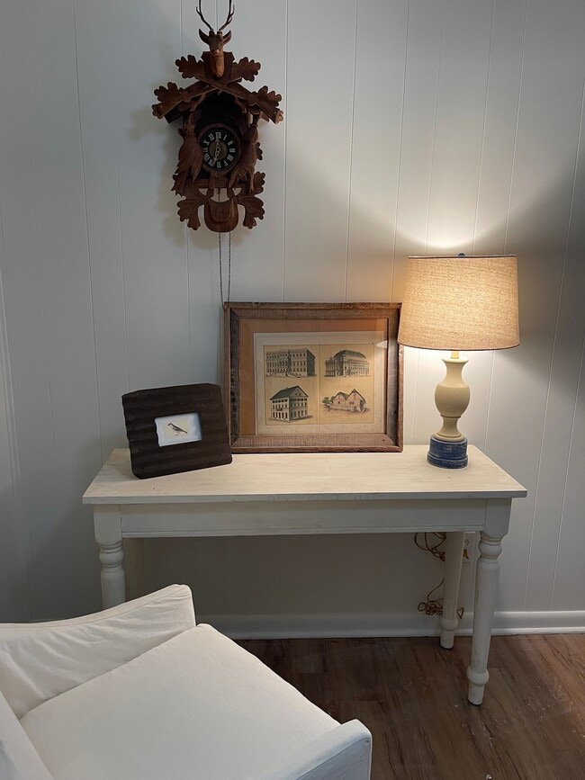 Building Photo - 3Bed 2Bath Furnished Lk