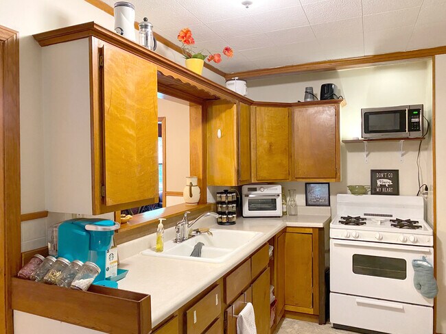 Building Photo - 606 S Webber St