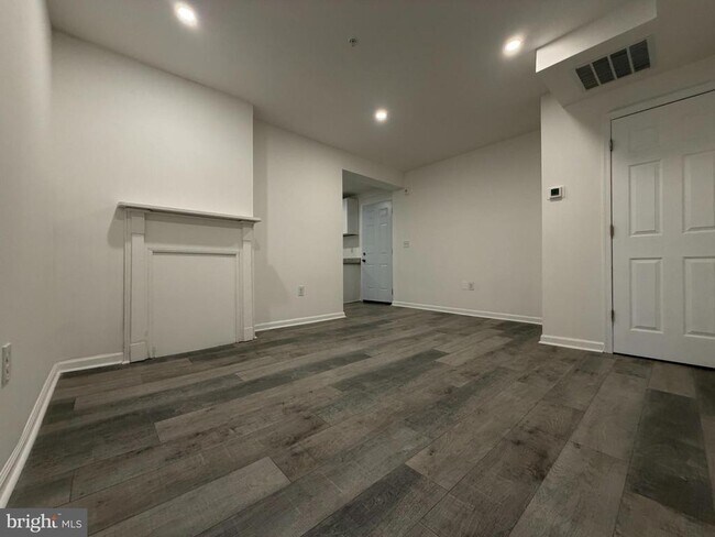 Building Photo - 45 E High St