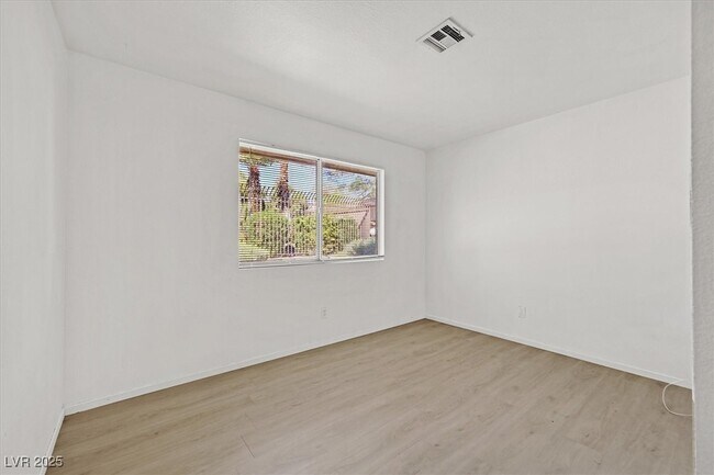 Building Photo - 1802 Plum Ct