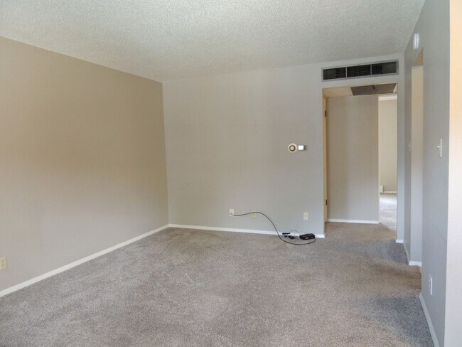 Building Photo - 580 Bookcliff Ave