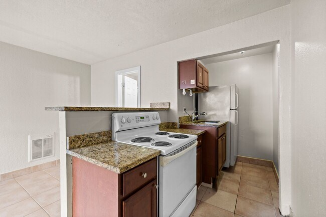 Building Photo - 143 W 28th St