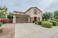 Building Photo - 2744 E Donato Dr