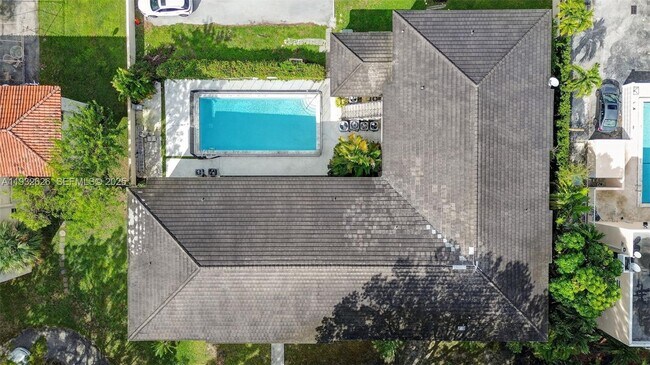 Building Photo - 1239 Mariposa Ave