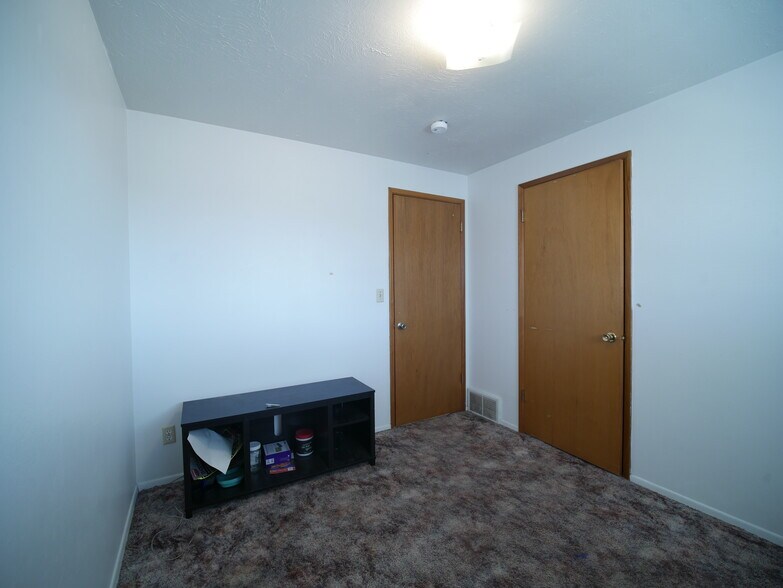 Building Photo - 1425 NW Kenny Dr