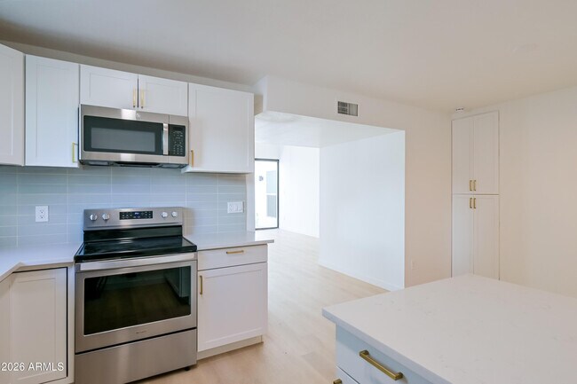 Building Photo - 16041 N 31st St