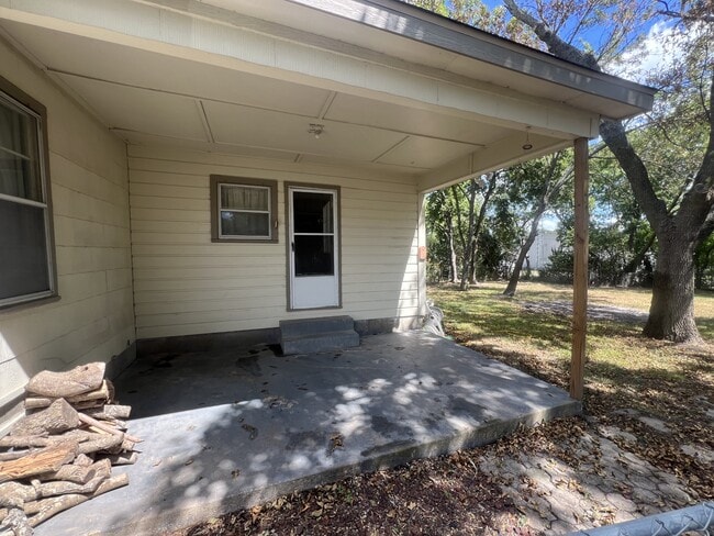 Building Photo - 920 E Walnut St