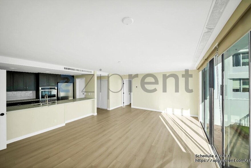 Building Photo - 2160 Century Pk E