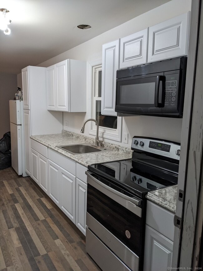 Building Photo - 230 Pumpkin Hill Rd