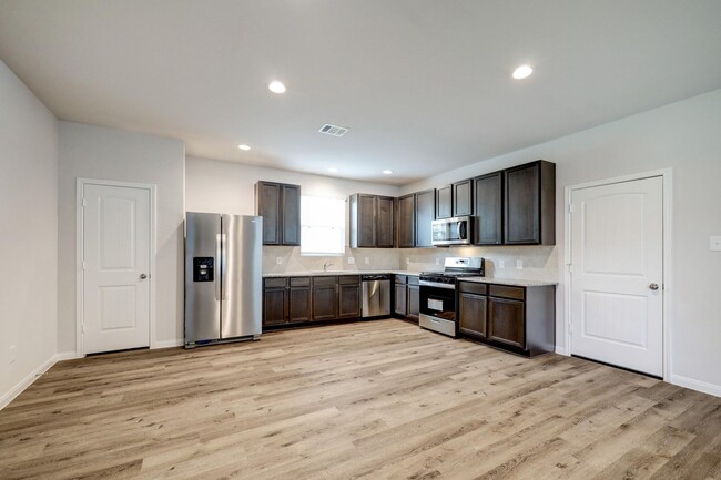 Building Photo - 934 Grand Emperor DR