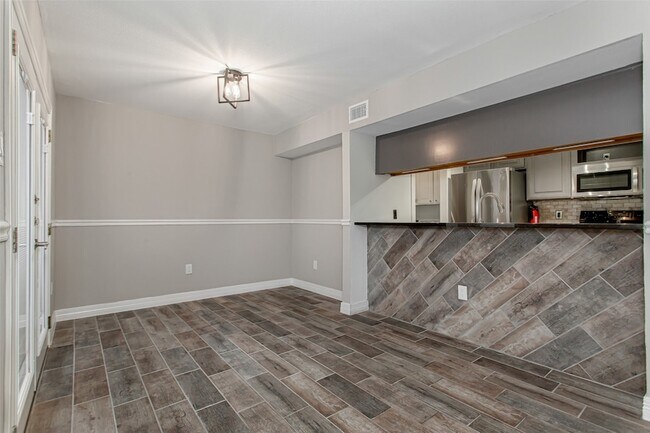 Building Photo - 13109 Burninglog Ln