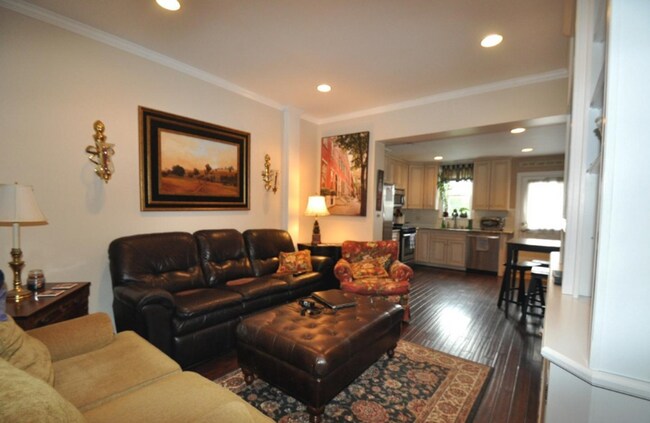 Building Photo - Spacious Fully Renovated 4BR Home with 2 Full Baths – Prime Manayunk Location!