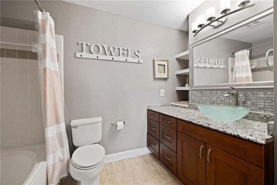 Building Photo - 1101 Juniper St NE