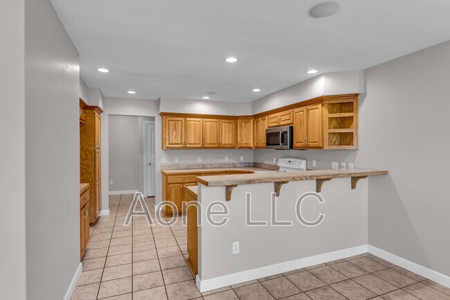 Building Photo - 4428 SE Oak Bend Dr